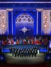 Президент США Джо Байден и лидеры стран НАТО во время мероприятия по случаю 75-летия НАТО в Mellon Auditorium в Вашингтоне, 9 июля 2024 года. (Фото: Jim WATSON / AFP)