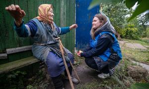 ООН сотрудничает с местными неправительственными организациями в Украине, чтобы обеспечить необходимую поддержкууязвимым людям.