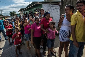 Люди по пять часов стоят в очереди за продуктами питания. Город Гуманна, Венесуэла. Фото ИРИН