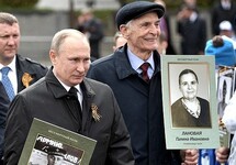 Владимир Путин и Василий Лановой на акции "Бессмертный полк". Фото: kremlin.ru