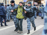 Задержание Григория Колюцкого у Замоскворецкого суда 21.02.2014. Фото Евгении Михеевой/Грани.Ру