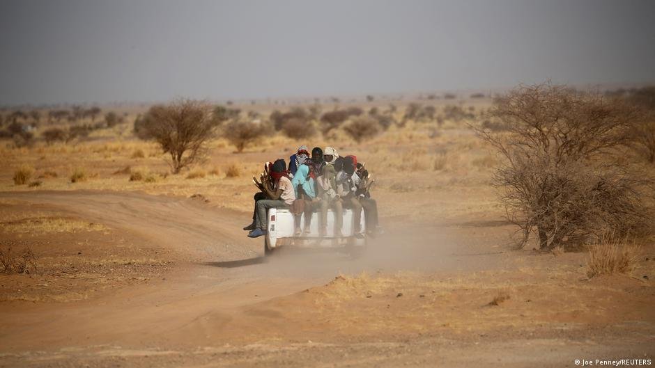 مهاجرون من أفريقيا جنوب الصحراء الكبرى يتجهون إلى ليبيا على أمل الوصول إلى أوروبا 