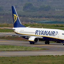 Passenger shouts bomb threat after flight crew denies him a beer