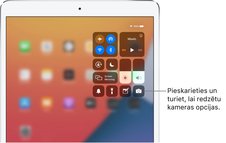 Lidmašīnas režīma, mobilo datu, Wi-Fi un Bluetooth vadīklas izvēlnes Control Center augšējā kreisajā grupā iPad Wi-Fi + Cellular modeļiem. Remarka uz vadīklu Camera ar norādi pieskarties Camera ikonai un turēt ( apakšā pa labi), lai varētu redzēt Camera opcijas.