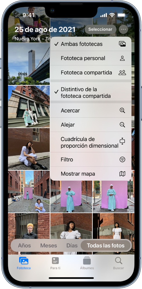 La app Fotos mostrando una fototeca en la app Fotos. El botón Más en la parte superior de la pantalla está seleccionado y muestra las opciones Ambas fototecas e Indicador de fototeca compartida seleccionadas con marcas de verificación.