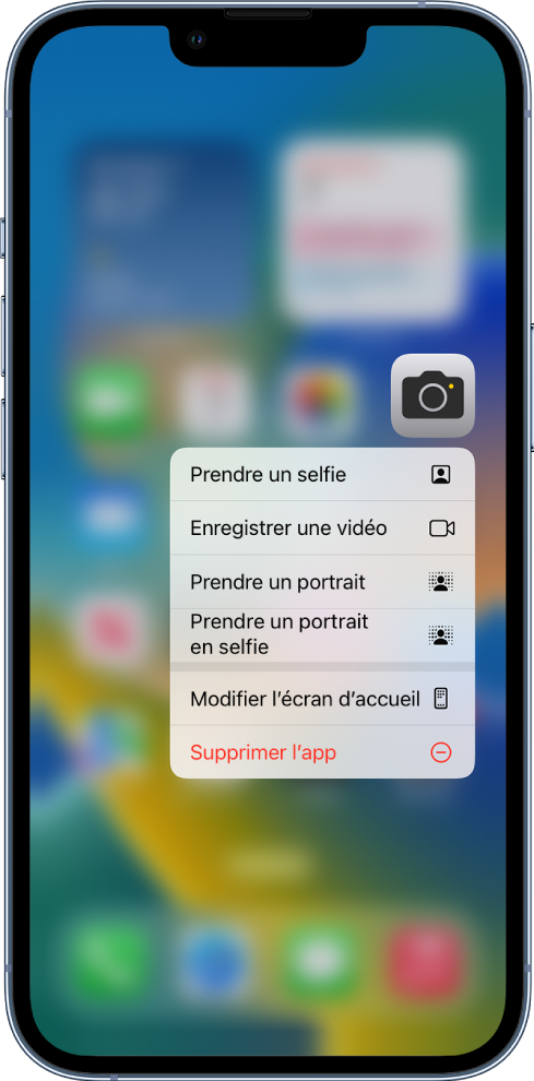 Écran d’accueil flouté, avec le menu des actions rapides de l’appareil photo s’affichant sous l’app Appareil photo.