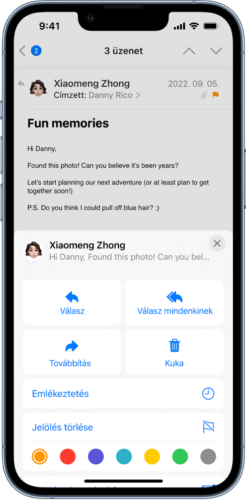 Egy e-mail, illetve a képernyő alján lévő válaszküldési lehetőségek. A lehetőségek alatt az Emlékeztetés gomb, a Jelölés törlése gomb és a jelölésekhez választható színek találhatók.