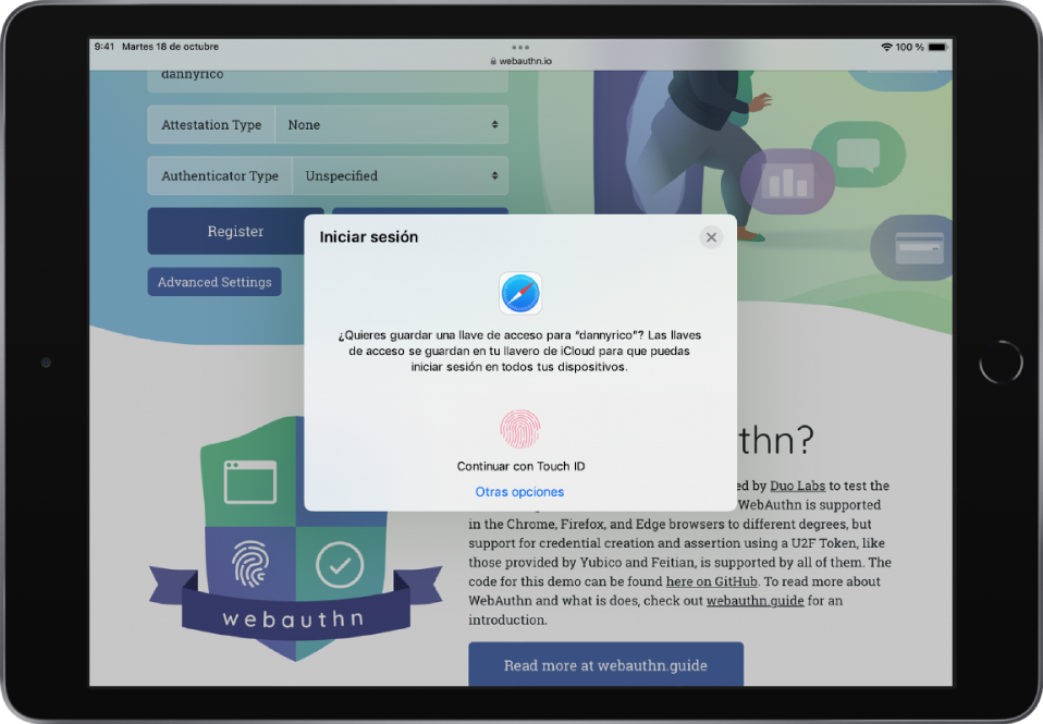 Se abre un sitio web en Safari. Se abre una ventana de inicio de sesión, con el mensaje “¿Quieres guardar una llave de acceso? Las llaves de acceso se guardan en tu llavero de iCloud para que puedas iniciar sesión en todos tus dispositivos”. Debajo están los botones “Continuar con Touch ID” u “Otras opciones”.