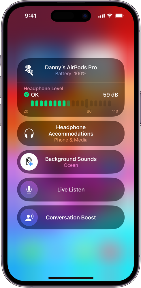 „Control Center“ ekranas „Hearing Devices“. Iš viršaus į apačią: ausinių garsumo lygis „Headphone Level“ decibelais, „Headphone Accommodations“, „Background Sounds“, „Live Listen“ ir „Conversation Boost“.