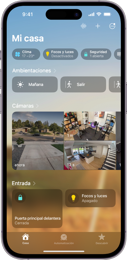 La pestaña Casa muestra, de arriba abajo, cuatro categorías, dos ambientaciones, tres visualizaciones de cámara y el estado de una habitación. En la parte inferior están las pestañas Casa (que está seleccionada), Automatización y Descubrir.