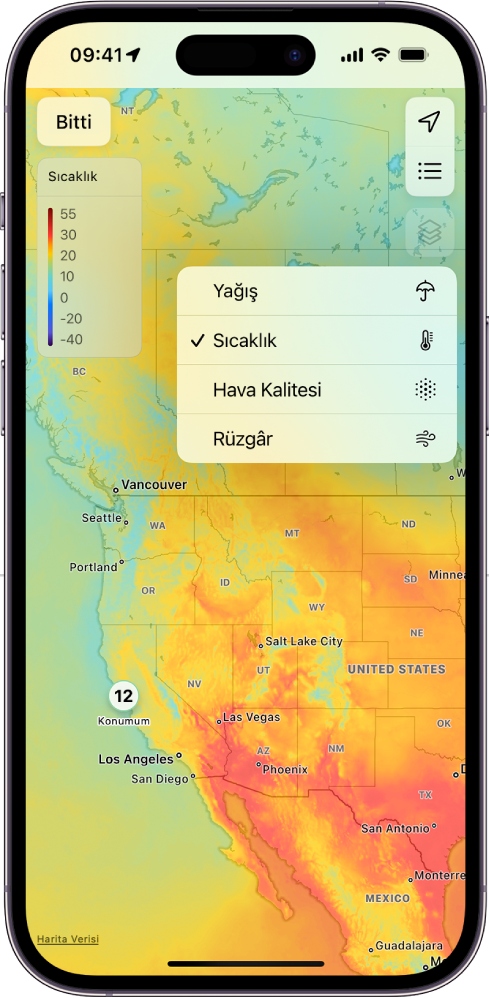 Çevredeki alanın sıcaklık haritası ekranı dolduruyor. Sağ üst köşede yukarıdan aşağıya Şu Anki Konum, Favori Konumlar ve Menü Katmanı düğmeleri var. Menü katmanı düğmesi seçili ve Yağış, Sıcaklık, Hava Kalitesi ve Rüzgâr düğmelerini görüntülüyor. Sıcaklık düğmesi seçili. Sol üst köşede Bitti düğmesi ve Sıcaklık Haritası Katmanı Ölçeği yer alıyor.