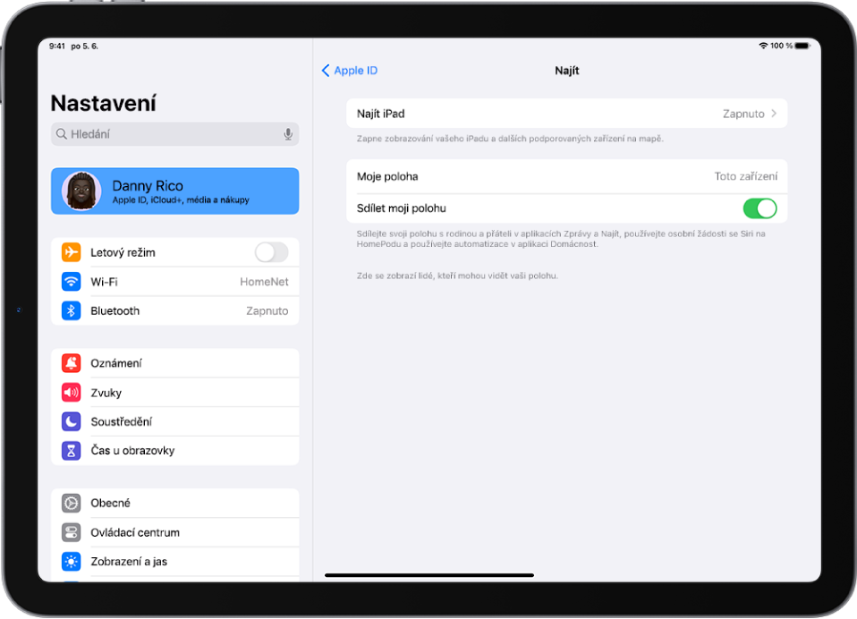 Na levé straně obrazovky se nachází boční panel Nastavení, na kterém je vybraná horní volba se jménem uživatele. Volby napravo slouží k výběru funkcí služby Najít, které se mají zapnout. Volby Najít iPad a Sdílet moji polohu jsou zapnuté.