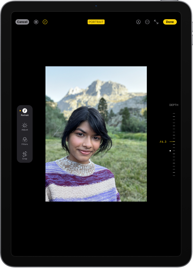 Portrait-režiimis tehtud foto kuva Edit. Ekraani keskel on portreefoto. Ekraani paremal küljel on liugur seade Depth Adjustment reguleerimiseks. Ekraani vasakul küljel on nupud Portrait, Adjust, Filters ja Crop. Valitud on nupp Portrait.