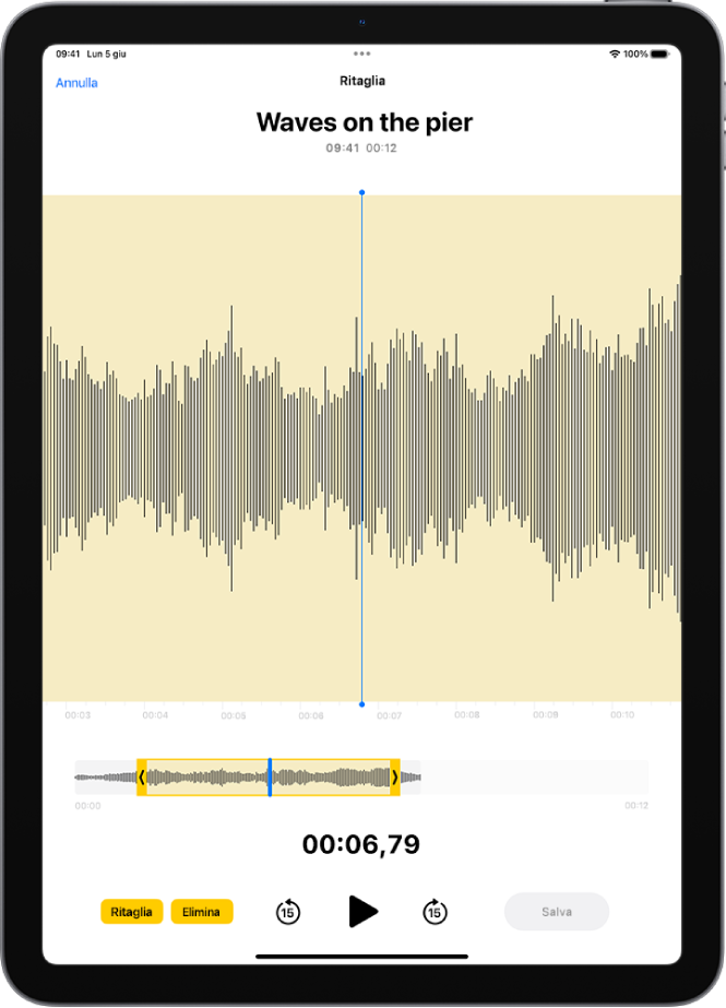 Una registrazione in fase di modifica, con una porzione della forma d’onda audio inclusa all’interno delle maniglie di ritaglio di colore giallo nella parte inferiore dello schermo. Sulla sinistra dei controlli di riproduzione sono presenti il pulsante Ritaglia per eliminare la parte della registrazione fuori della maniglie e il pulsante Elimina per eliminare la parte della registrazione all’interno delle maniglie.