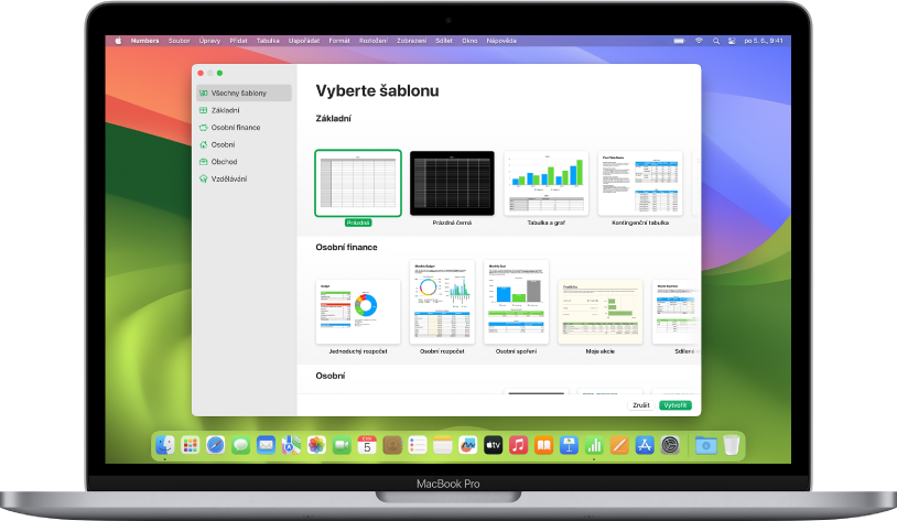 MacBook Pro s výběrem šablon Numbers na obrazovce. Nalevo je vybraná kategorie Všechny šablony a napravo jsou předdefinované šablony, uspořádané v řádcích podle kategorií