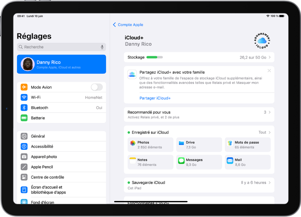 Écran affichant les réglages d’iCloud, notamment l’indicateur d’espace de stockage d’iCloud et une liste d’apps et de fonctionnalités, parmi lesquelles Photos, iCloud Drive, Mots de passe, Notes, Messages et Mail.