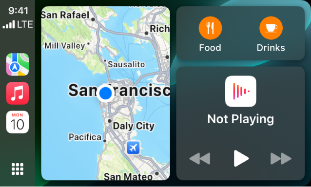 Una pantalla de CarPlay muestra Mapas, Música y Mensajes en la barra lateral. A la derecha hay un mapa del Apple Park, una ventana de navegación y una ventana que muestra lo que se está reproduciendo actualmente.