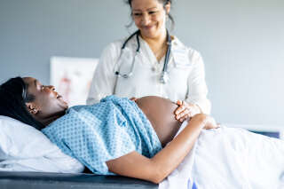 La péridurale réduit de 35 % le risque de complications à l’accouchement, selon une étude