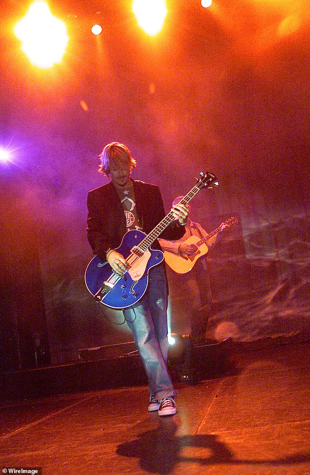 Charlie performing in 2003 during a Train In Concert