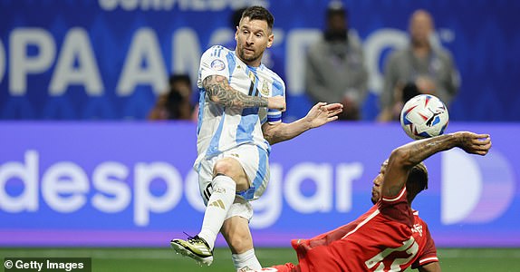 ATLANTA, GEORGIA - JUNE 20: Lionel Messi of Argentina battles for possession with Jacob Shaffelburg of Canada during the CONMEBOL Copa America group A match between Argentina and Canada at Mercedes-Benz Stadium on June 20, 2024 in Atlanta, Georgia. (Photo by Alex Slitz/Getty Images)