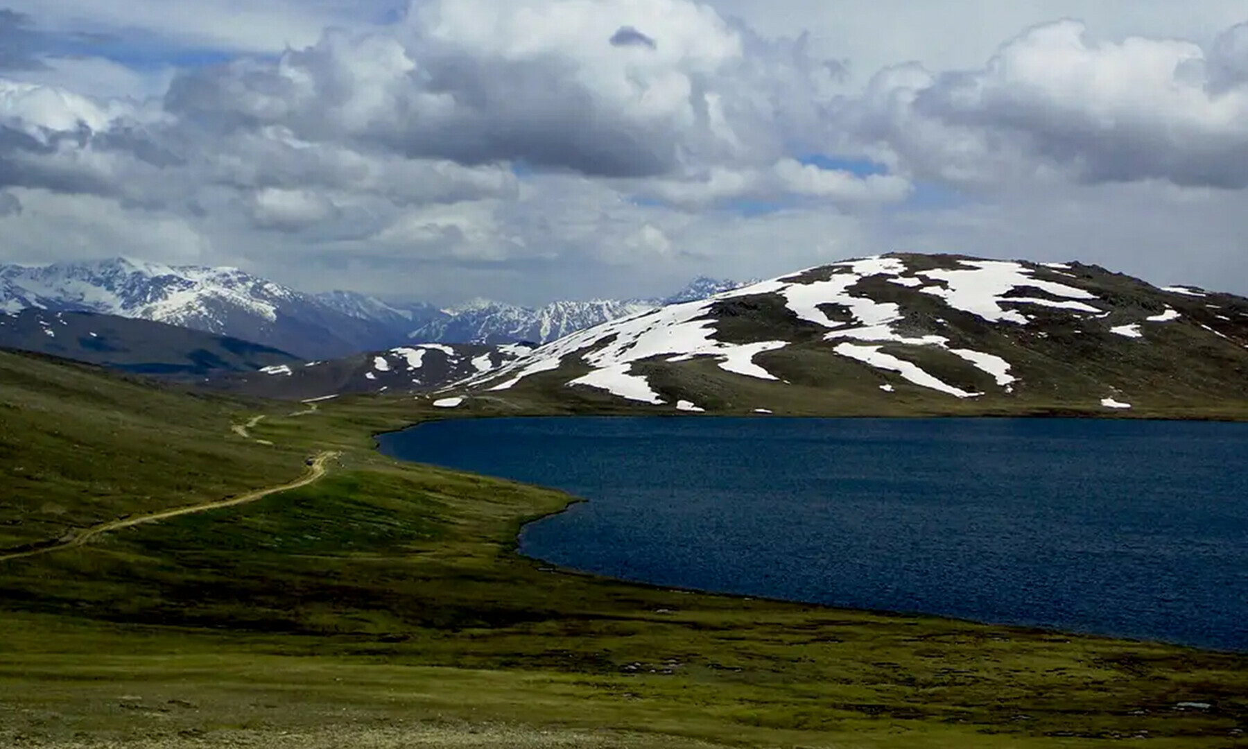 دیوسائی کی جھیل—تصویر: سمٹ پوسٹ