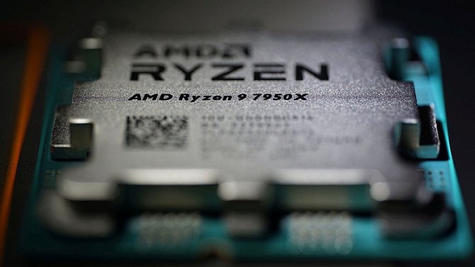 Desktopový Zen 5 je silnější než mobilní. Ryzen 9 9900X je nejrychlejší x86 CPU v Geekbenchi