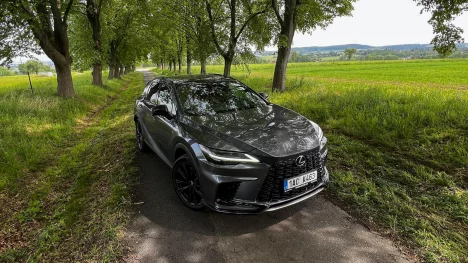 Náhledový obrázek - Test Lexusu RX 500h: Hybrid podle našeho gusta, tohle se vážně povedlo