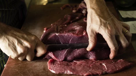 Náhledový obrázek - Argentinci už nemají ani na maso. Upouštějí od tradic a konzumují méně hovězího, jeho spotřeba od začátku roku klesla o 16 procent