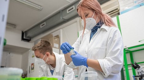 Náhledový obrázek - Lze oživit vysušené bakterie? Čeští studenti chtějí do vesmíru vyslat satelit, který může pomoci s kolonizací Marsu a Měsíce