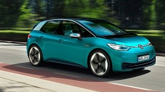 Náhledový obrázek - Drahé a jen do města? VW vyvrací mýty o elektromobilech, ne vždy má ale pravdu