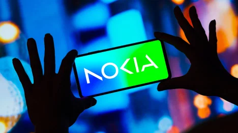 Náhledový obrázek - Šetříme, nedá se svítit. Finská Nokia propouští zaměstnance a osekává náklady, uspořit chce do tří let bezmála 30 miliard korun