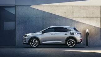 Náhledový obrázek - Plug-in hybrid DS 7 Crossback E-Tense 4x4 zná svou cenu pro český trh