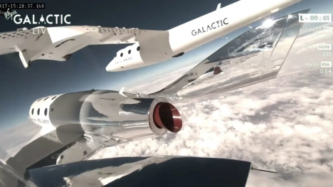 Náhledový obrázek - Pozdě, ale přece. Virgin Galactic svezl do vesmíru první platící zákazníky, italští vědci zkoumali specifika stavu beztíže