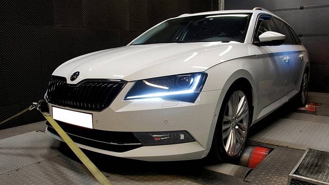 Škoda Superb dostala 353 koní. Zvládne teď maximální rychlost přes 260 km/h