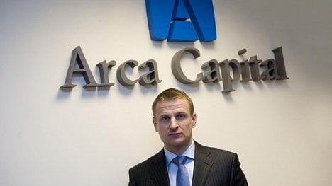 Náhledový obrázek - Ve firmách kolem Arca Capital zasahuje policie