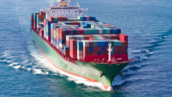 Mezinárodní obchod komplikuje nedostatečná kapacita kontejnerových lodí. Sazby za přepravu míří opět vzhůru