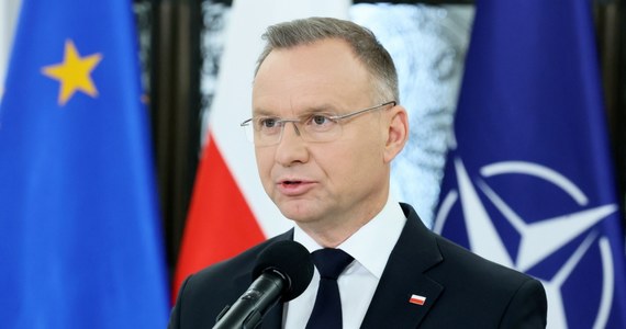 Sejmowa Komisja Spraw Zagranicznych pozytywnie zaopiniowała dziś kandydaturę Jacka Najdera na ambasadora RP przy NATO. Sęk w tym, że zgody na zmianę nie podpisze Andrzej Duda. Prezydent dodał, że zmiany nie konsultowano z nim, co - jego zdaniem - jest złamaniem dotychczasowej procedury.