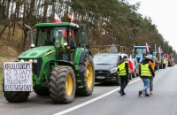 Polish farmers block truck traffic at Rava-Ruska checkpoint