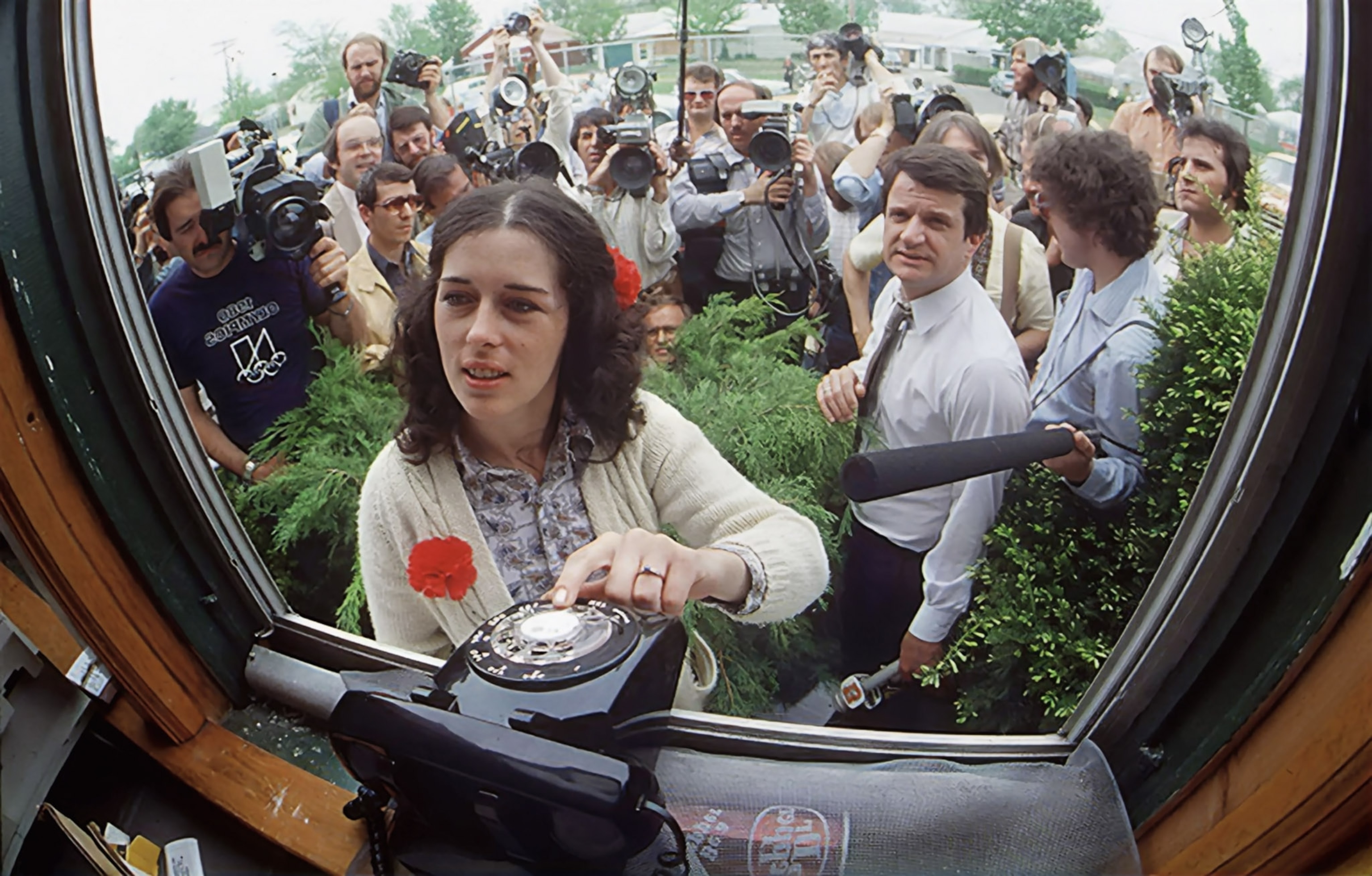 Surrounded by media, Lois Gibbs waits outside the Love Canal Homeowners Association for a phone call from the White