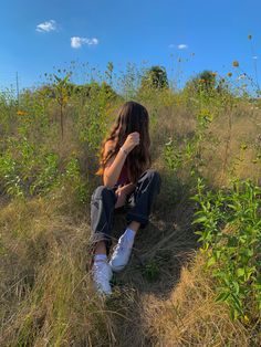 Photo Pose In Nature, Photo Poses On Road, Photo Poses In Nature, Pics With Nature, Poses In Nature Photo Ideas, Girl Picturing, Gurl Poses, Pintrest Girl, Nature Poses