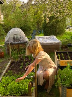 Garden Bed Aesthetic, Backyard Vegetable Garden Aesthetic, Vision Board Gardening, Homestead Farm Aesthetic, Cottage Core Hobbies, Spring Garden Aesthetic, Cottage Core Garden Aesthetic, Homestead Wife Aesthetic, How To Live A Cottagecore Lifestyle