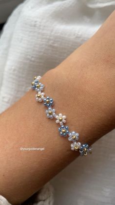 Homemade Bracelets, Inexpensive Jewelry, Beaded Necklace Designs, Gelang Manik, Beading Jewelery, Diy Bracelet Designs, Beaded Necklace Diy