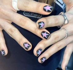 Grunge Fall Nails, Masc Lesbian Nails, Nails For Winter 2023, New Jeans Nails, Y2k Nails Black, Star Nails Acrylic, Nails Acrylic Simple, Nail Designs With Glitter, Nails For Winter