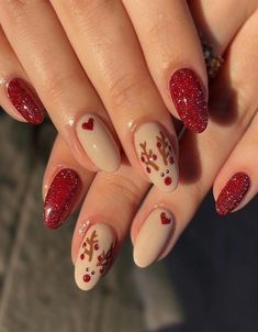 Christmas Nail Inspo Almond Shape, Tan Christmas Nails, Fruit Theme Nails, Simple Short Christmas Nails, Christmas Nails Neutral, Christmas Nails Acrylic Short, Square Christmas Nails, Reindeer Nails, Chistmas Nails