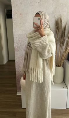 Hijabi Winter Outfits, Modest Winter Outfits, Modest Outfits Muslim, Abaya Outfit, Modest Casual Outfits, Estilo Hijab, Hijabi Fits, Stile Hijab, Mode Hijabi