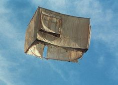 an upside down kite flying in the sky with no strings on it's sides