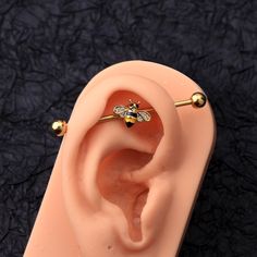 The honeybee industrial barbell adds an extra layer of cuteness to your industrial piercing. Material: The bar is made of 316L stainless steel, plated with 18k gold, which can be used for a long time. Fine Craftsmanship: High polished smooth surface, comfortable to wear without sharp edges, and no irritation to your skin. Size: Bar Thickness: 14 Gauge=1.6mm Bar Length: 38mm Ball Diameter: 5mm We strive to bring you the best quality body jewelry for the best prices, along with many new captivatin Bar Earrings Industrial, Minimalist Industrial Piercing, Industrial Bar Jewelry, Bar Peircings Cute, Industrial Piercing Jewelry Gold, Pretty Industrial Piercing, Indistruel Piercing, Industrial Piercing Earrings, Ear Piercings Bar