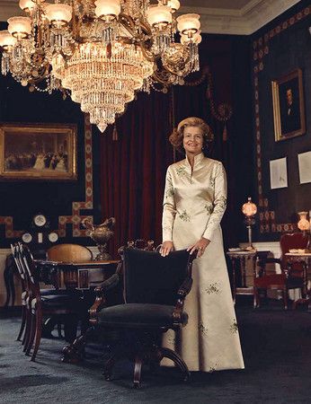 Fashion Over The Decades, Presidential Portraits, Gerald Ford, Us First Lady, Presidents Wives, American First Ladies, Betty Ford, Usa Presidents, Richard Nixon
