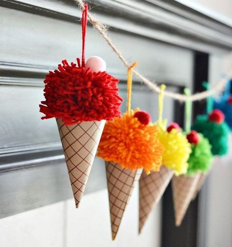 Thema zomer; Knutselen voorbeelden en inspiratie voor baby's, peuters en kleuters - Mamaliefde.nl Kunst For Barn, Pompon Diy, Diy Pompom, Diy Summer Crafts, Diy Ostern, Diy Pom Pom, Aktivitas Montessori, Pom Pom Crafts, Diy Bricolage