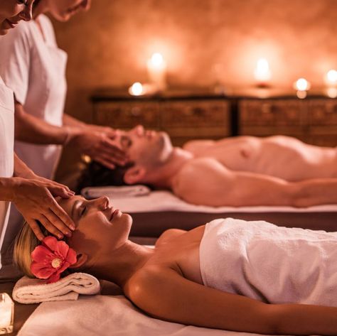 Massaging young couple at the spa! Valentine's Activities, Couples Spa, Massage Relaxant, Pillow Party, Hanging With Friends, Valentine Activities, School Signs, Valentine Fun, Spa Massage